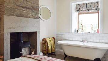 4 bedrooms, free WiFi, bed sheets