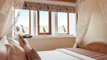 4 bedrooms, free WiFi, bed sheets