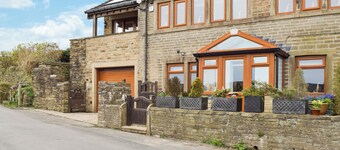 4 bedroom accommodation in Holmfirth