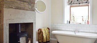 4 bedroom accommodation in Holmfirth