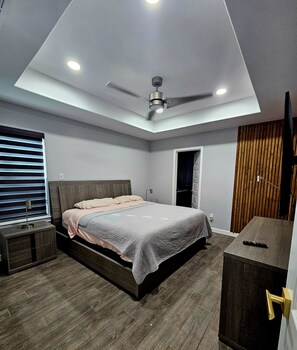 3 bedrooms, desk, iron/ironing board, free WiFi