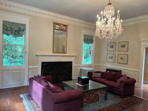 Interior - Cozy 2 Bedroom Luxury stay at the W. Wing of an astonishing majestic home (Goldsboro)