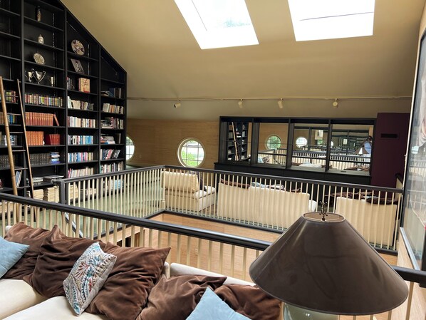 Interior - Cozy 2 Bedroom Luxury stay at the W. Wing of an astonishing majestic home (Goldsboro)