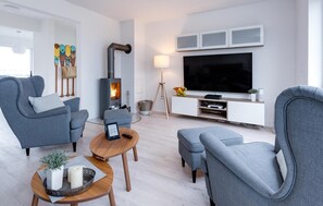 Smart TV y chimenea 