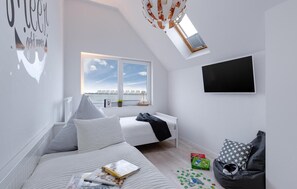 2 habitaciones, tabla de planchar con plancha y cuna de viaje 