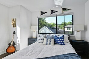 3 habitaciones, escritorio, tabla de planchar con plancha y wifi gratis