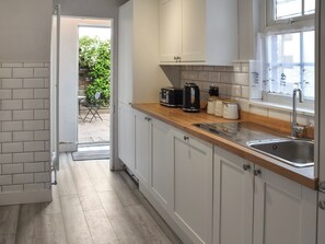 Dishwasher, high chair - 3 bedroom accommodation in Caister on Sea (Caister on Sea)