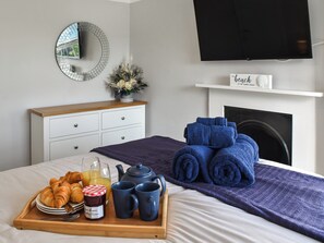 3 bedrooms, free WiFi, bed sheets - 3 bedroom accommodation in Caister on Sea (Caister on Sea)