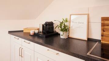 KĂŒhlschrank, Mikrowelle, Ofen, Herdplatte