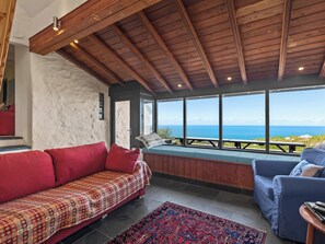 TV, fireplace - 4 bedroom accommodation in Dinas Cross (Dinas Cross)