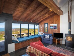 TV, fireplace - 4 bedroom accommodation in Dinas Cross (Dinas Cross)