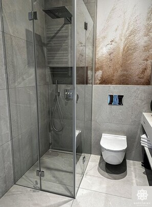 Dusche, kostenlose Toilettenartikel, Haartrockner