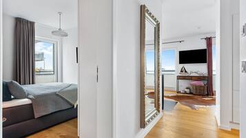 2 bedrooms, iron/ironing board, travel cot, free WiFi
