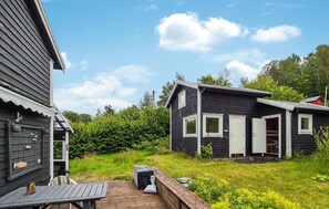 Outdoor dining - Gorgeous home in Førde i Hordaland with WiFi (Førde i Hordaland)