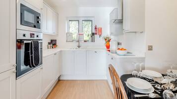 Astianpesukone, syöttötuoli