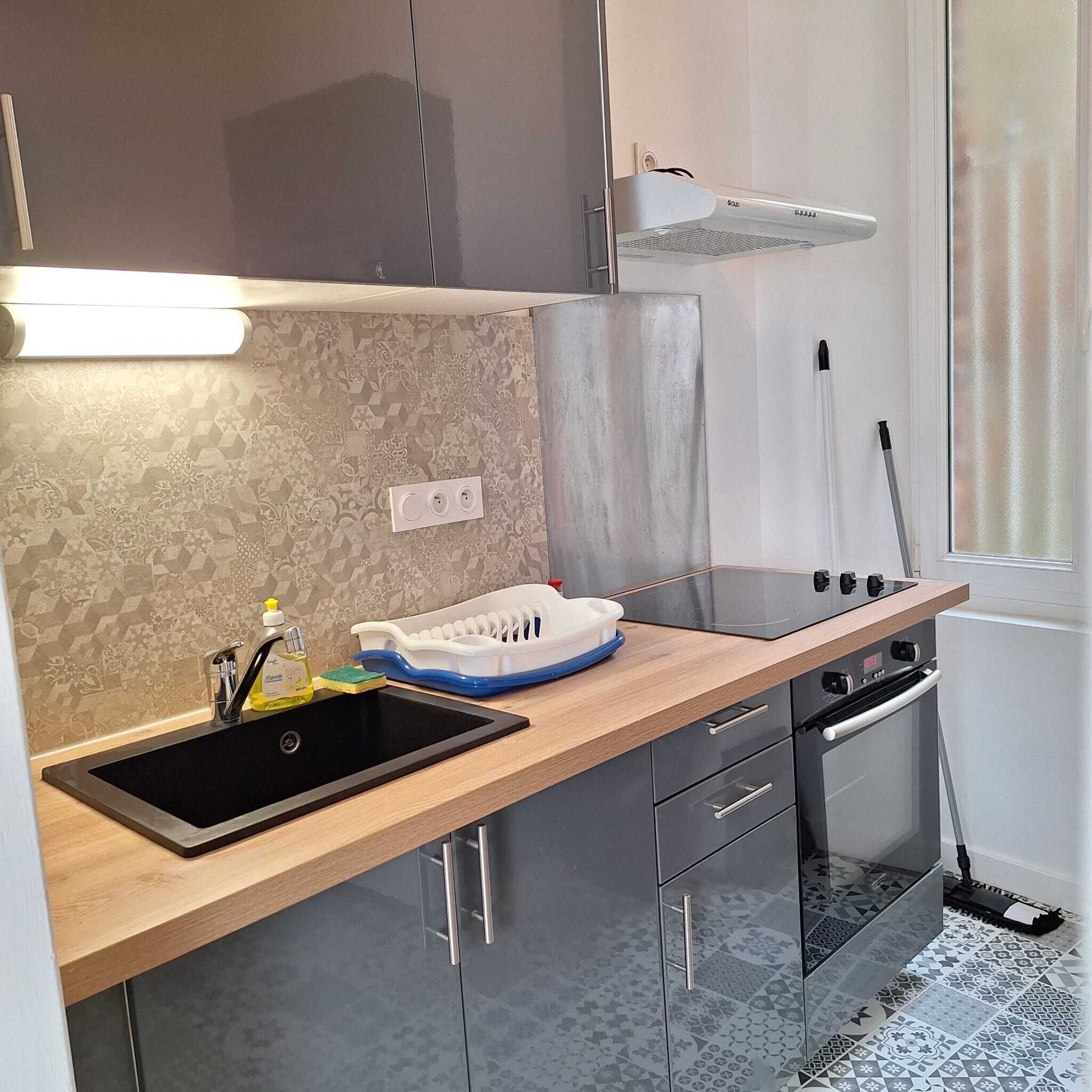 Refrigerador, microondas, horno y parrilla de estufa 