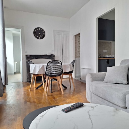 Smart TV. Appartement RDC Centre Ville