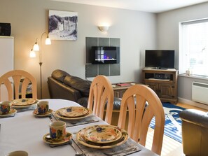 TV - 2 bedroom accommodation in Camelford (Camelford)