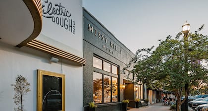 Family Retreat • Pool Table • Arcade • Heart of San Marco