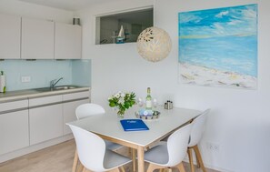 Fridge, microwave, oven, stovetop - Lovely apartment in Olpenitz with sauna (Olpenitz)