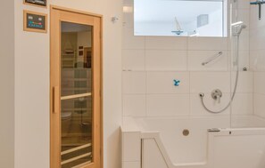 Shower, hair dryer - Lovely apartment in Olpenitz with sauna (Olpenitz)
