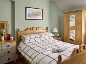 2 bedrooms, free WiFi, bed sheets - Pretty cottage in a central location for the Moors and Coast. (Thornton-Le-Dale, near Pickering)