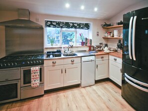 Dishwasher, high chair - Pretty cottage in a central location for the Moors and Coast. (Thornton-Le-Dale, near Pickering)