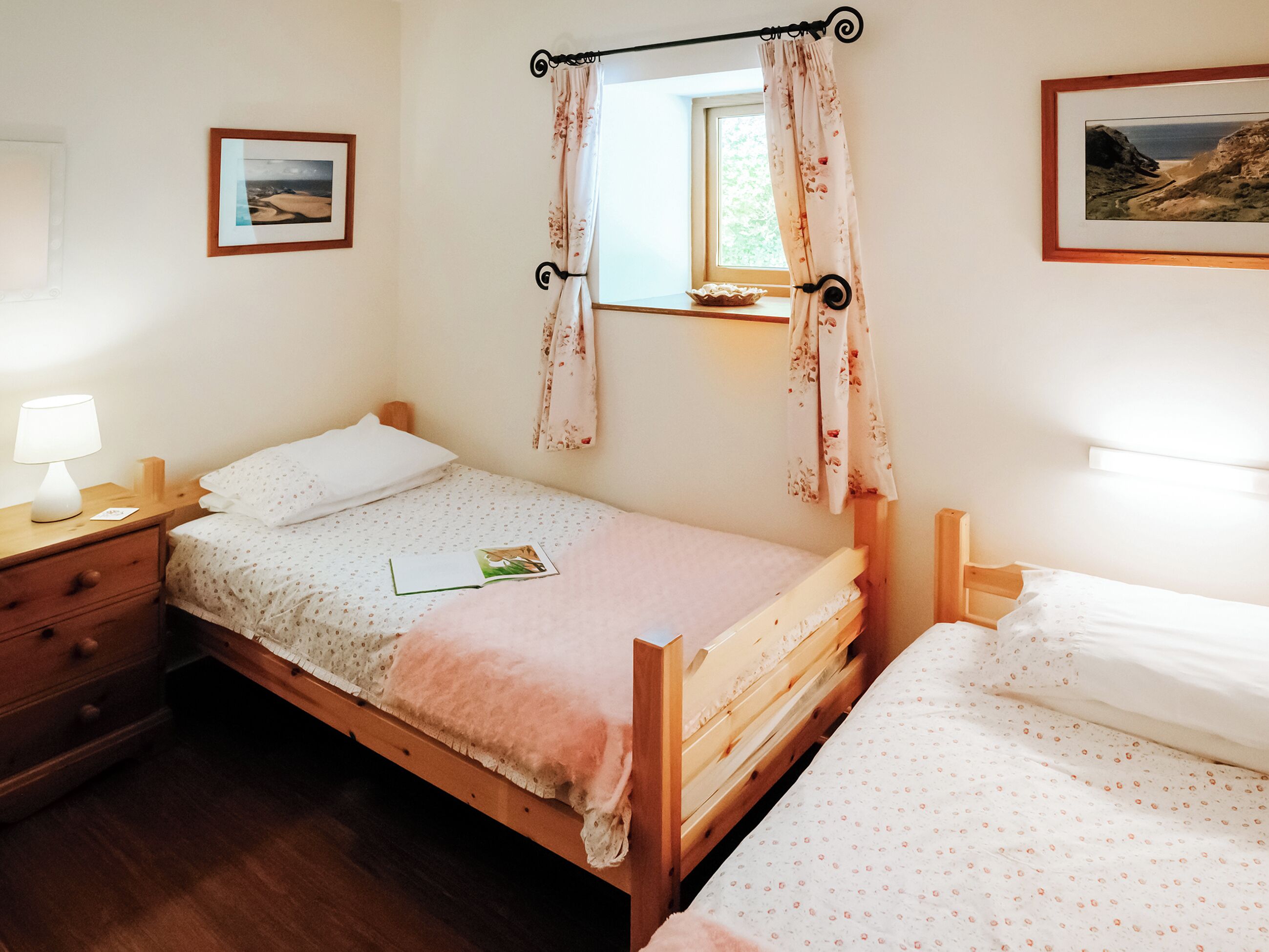2 bedrooms, WiFi (free), bed sheets