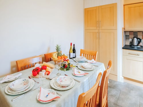 2 bedroom accommodation in Gower