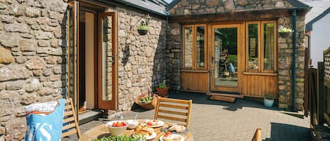 屋外ダイニングエリア