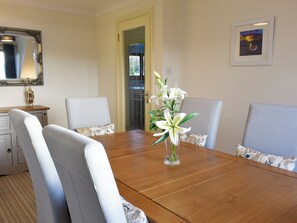 Dining - 3 bedroom accommodation in Lamlash (Lamlash)
