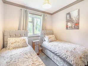 3 bedrooms, bed sheets