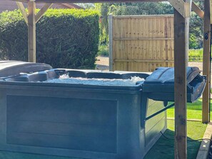 Outdoor spa tub - Kingfisher - UK41034 (Marston)