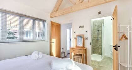 The Cowshed - UK37349