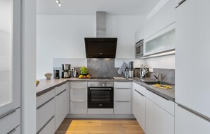 Geladeira, fogão, cooktop, lava-louças