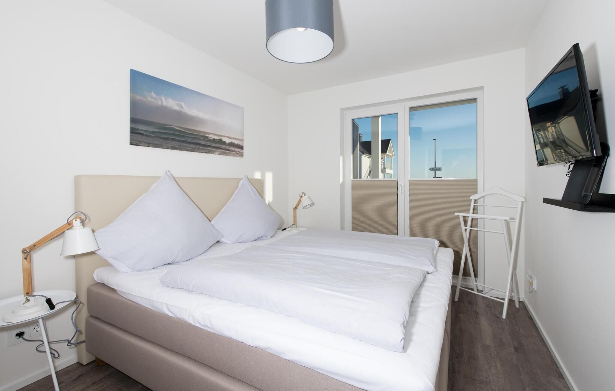 2 bedrooms, iron/ironing board, travel crib, WiFi (free)