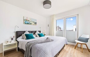 2 bedrooms, iron/ironing board, travel crib, free WiFi