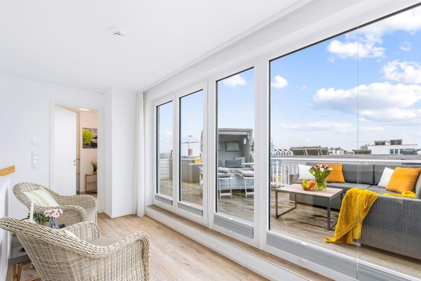 Una chimenea, un reproductor estéreo