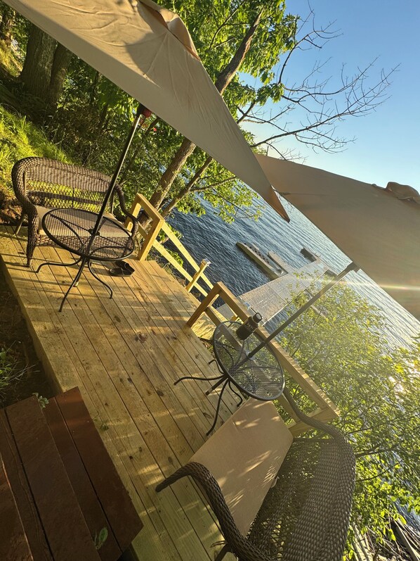 Terrace/patio - Cozy 3-bedroom cabin with free BOAT SLIP (Paupack)