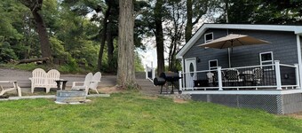 Cozy 3-bedroom cabin with free BOAT SLIP