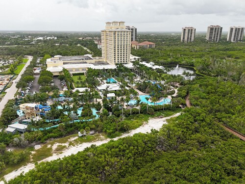 NEW Coastal Paradise GEM!! Spacious 4BR, 3 Full Baths w/Pool!! PET FRIENDLY!!!