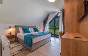 4 slaapkamers, een strijkplank/strijkijzer, reisbedje, gratis wifi