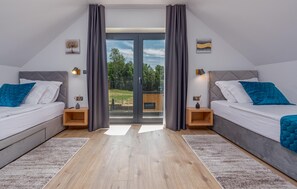 4 habitaciones, tabla de planchar con plancha y cuna de viaje 