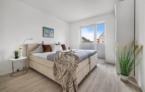 2 quartos, ferros/tábuas de passar roupa, berço de viagem