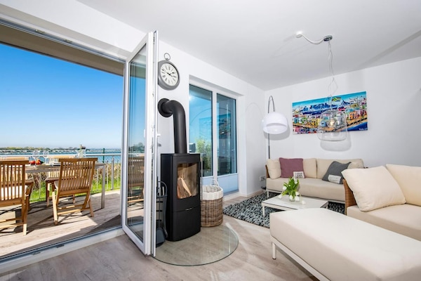 Fireplace, DVD player, stereo