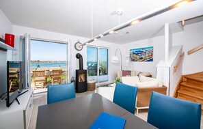 Lareira, DVD player, aparelho de som