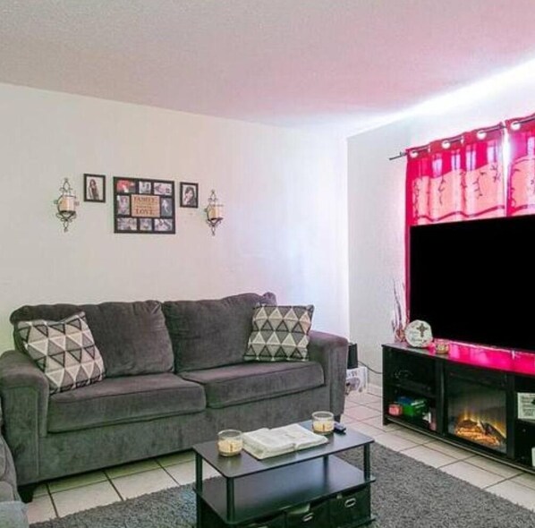 TV - Modern 2-bedroom townhome in lovely Pascagoula with AC, WiFi, and workspace. (Pascagoula)