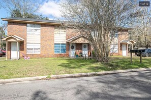 Exterior - Modern 2-bedroom townhome in lovely Pascagoula with AC, WiFi, and workspace. (Pascagoula)