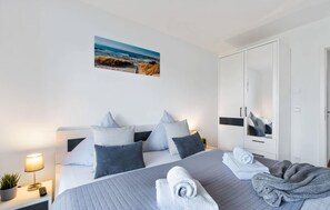 2 bedrooms, iron/ironing board, travel cot, free WiFi - Pet friendly apartment in Olpenitz (Olpenitz)