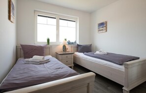 2 habitaciones, tabla de planchar con plancha y cuna de viaje 